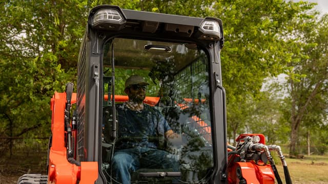 Sealed Cab for Quiet Comfort